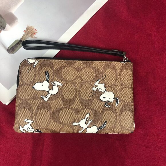 Coach X Peanuts Corner Zip Wristlet Wallet With Snoopy & Woodstock - Picture 2 of 9